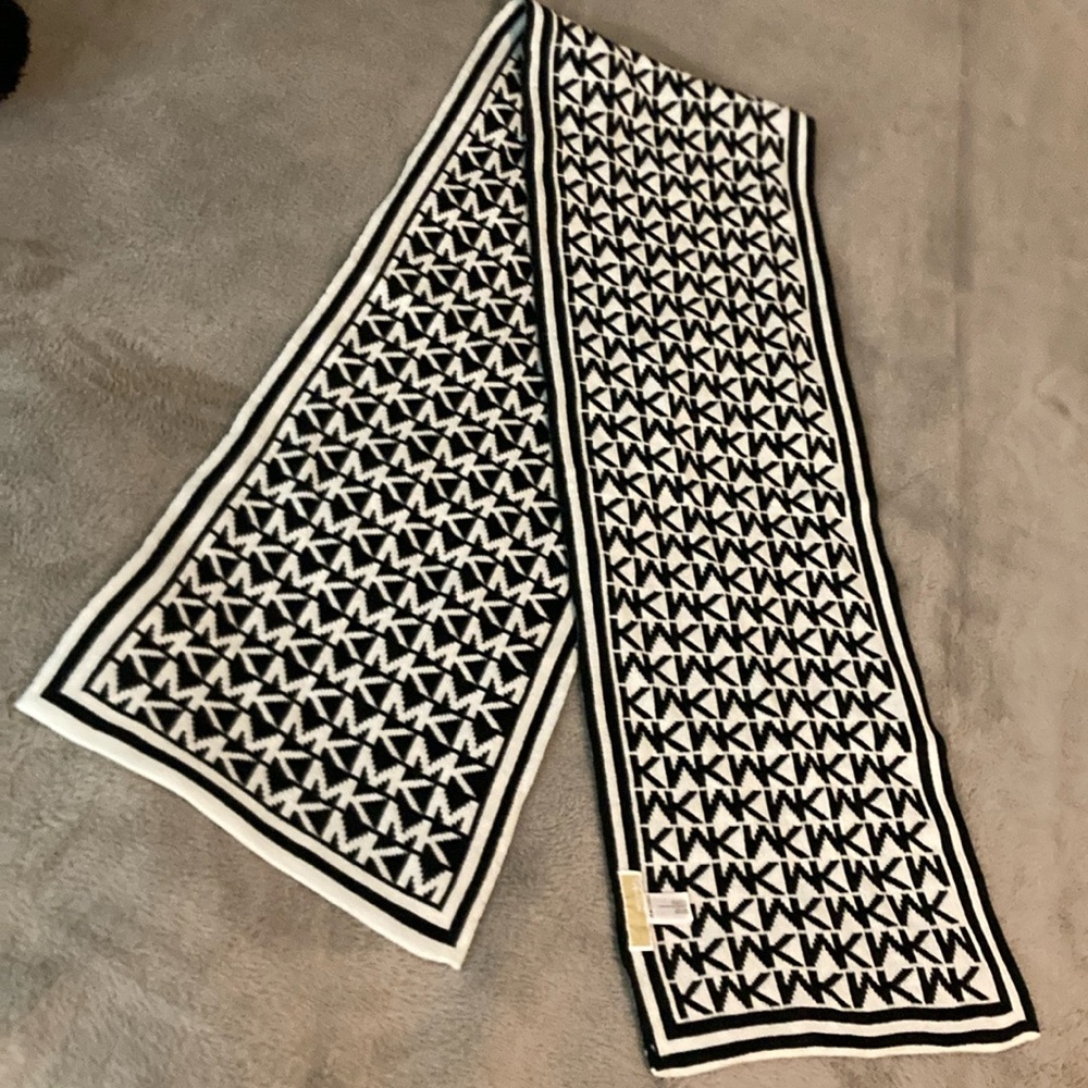 Women’s scarf
